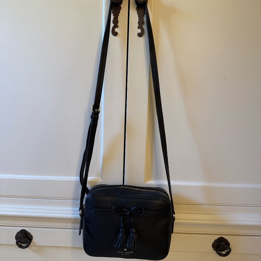 Kate Spade peppled crossbody - black